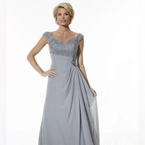 (W0) Serena London Style Dress17756 Platinum, Size 10. NEW WITH TAG.